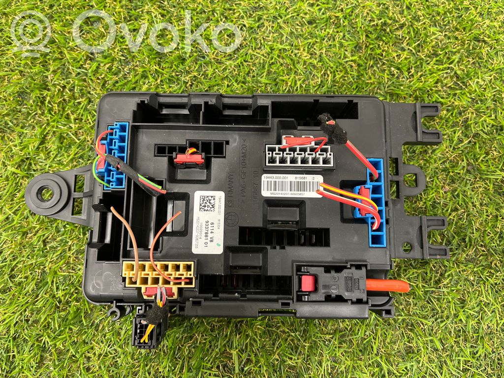 BMW 1 F20 F21 Ramka / Moduł bezpieczników 