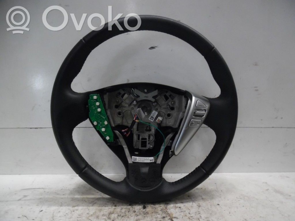 Nissan Note (E12) Steering wheel 