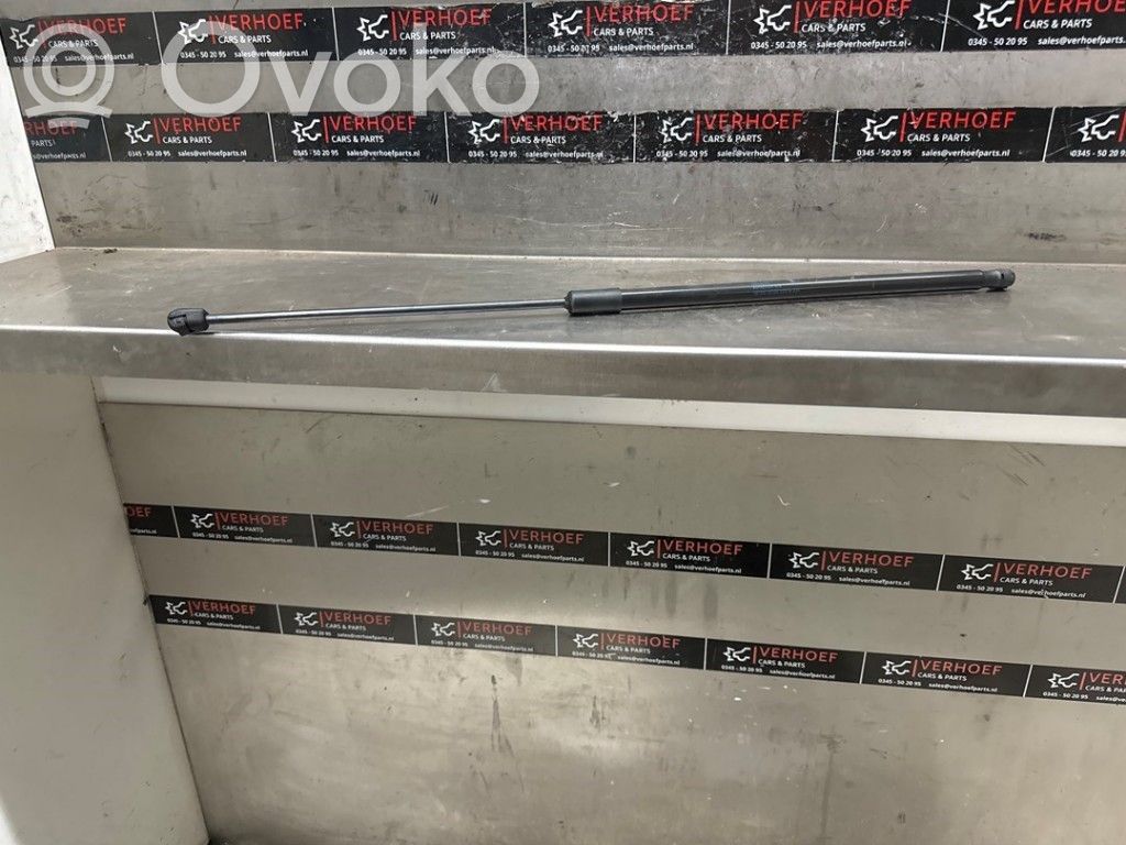 Audi Q3 F3 Siłownik maski przedniej 