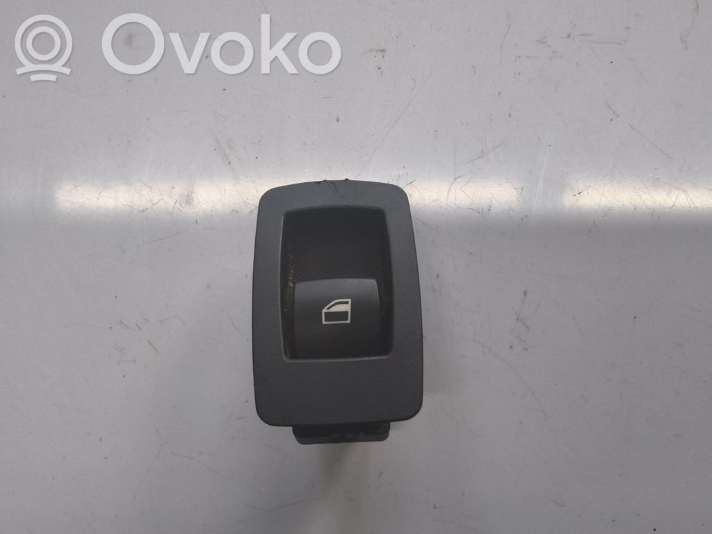 Electric window control switch   6945874,1593900,15979800,6935534