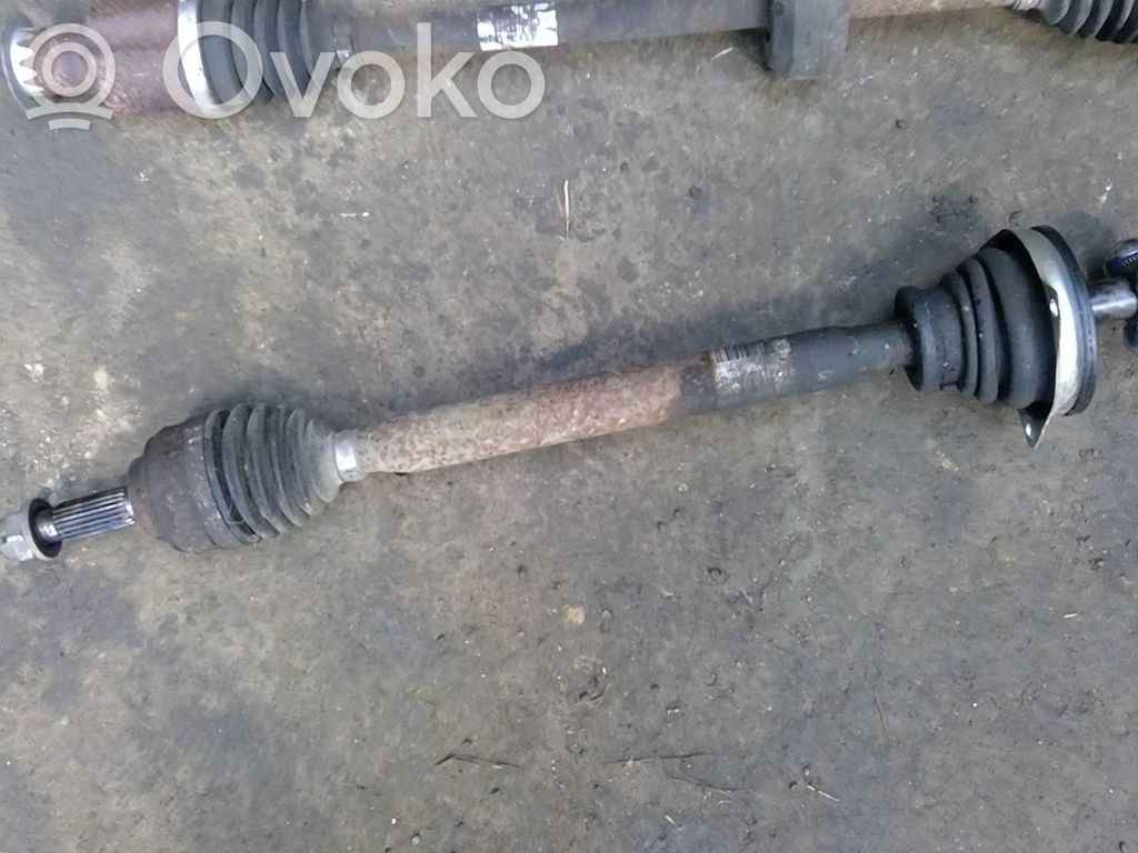 Dacia Sandero Półoś przednia 