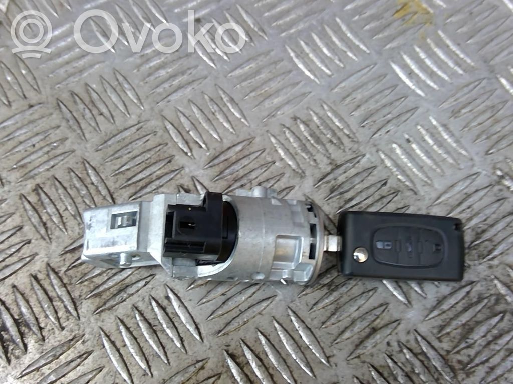 Ohjauspyörän lukitus   00004162EA