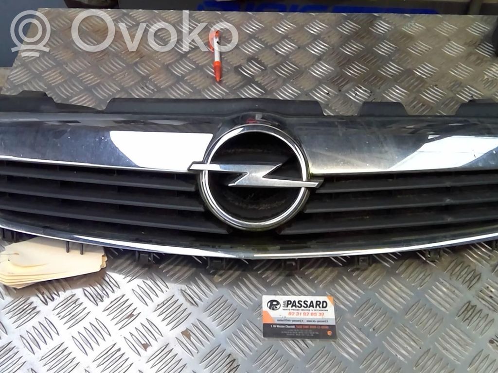 Opel Zafira B Etusäleikkö 