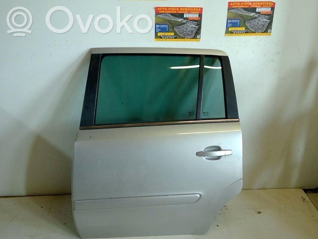 Opel Zafira B Puerta trasera 