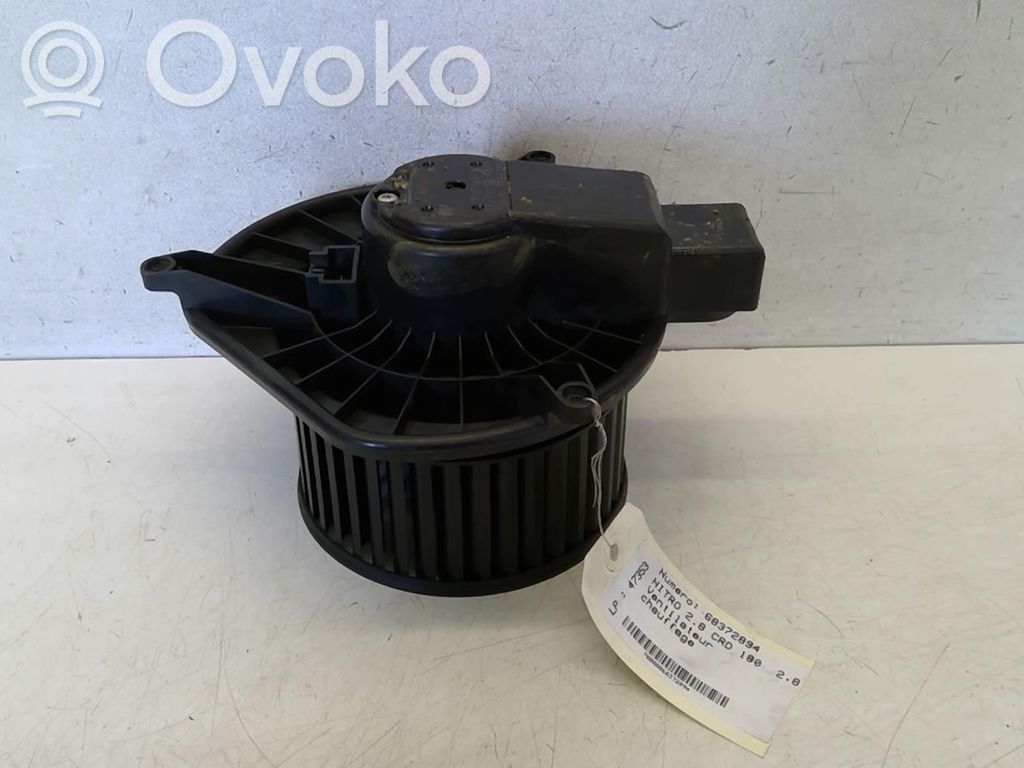 Mazā radiatora ventilators   68004033AA