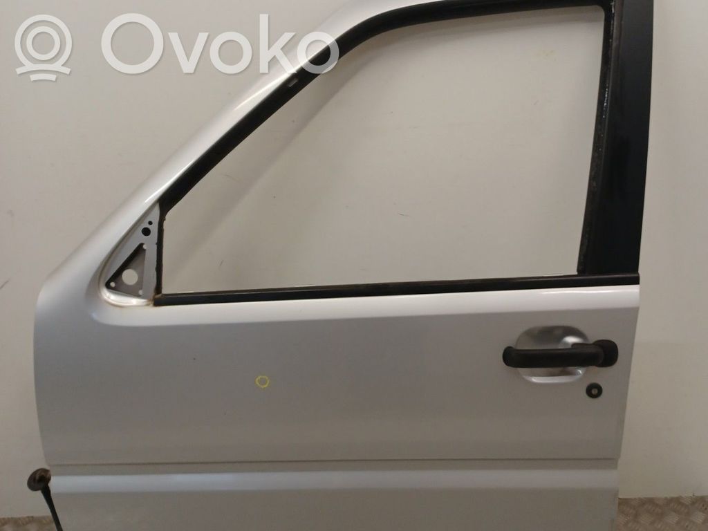 Nissan Terrano Ușă față 