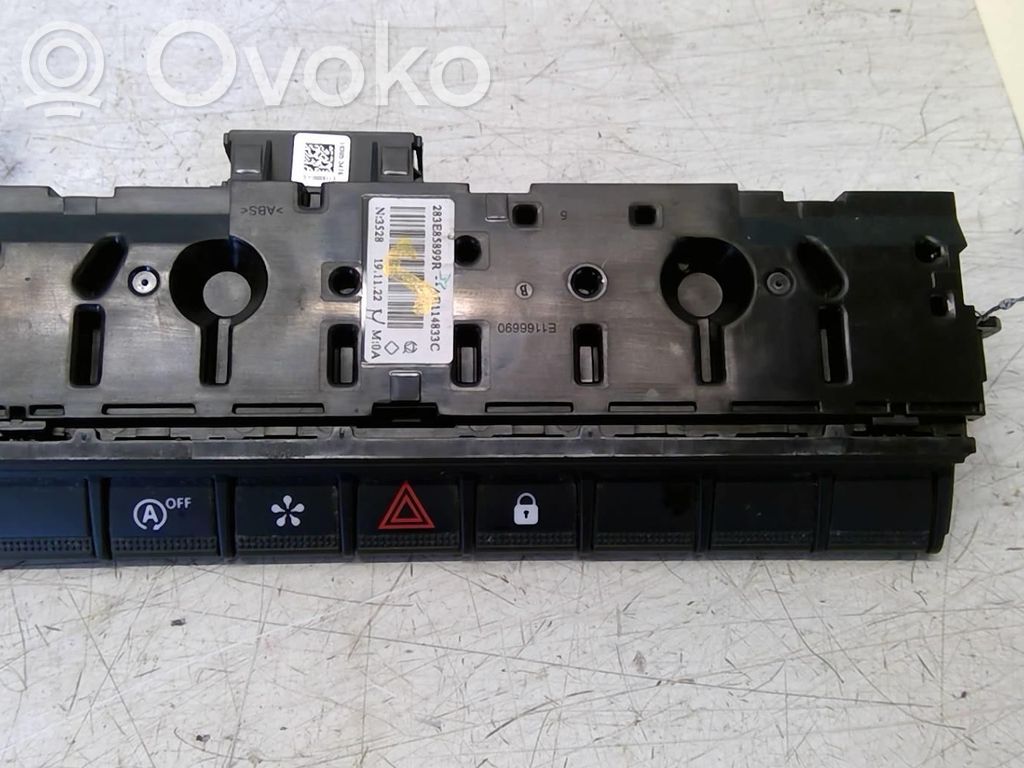 Renault Captur II Hazard light switch 