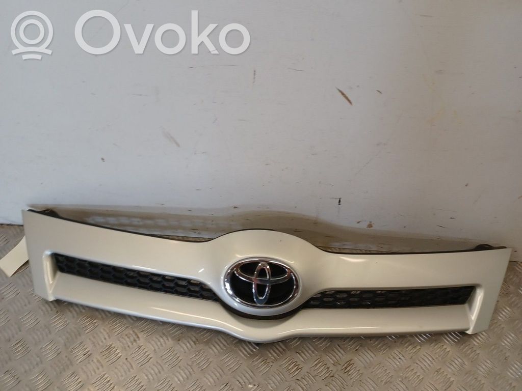 Toyota Corolla Verso E121 Etusäleikkö 