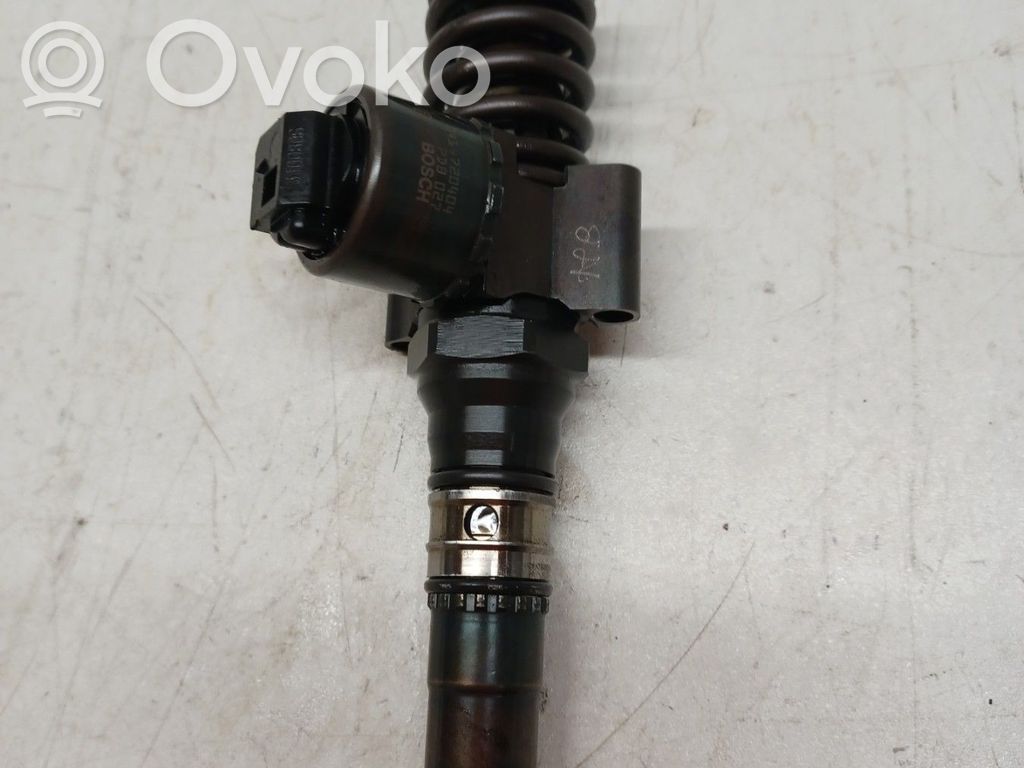 Audi A4 S4 B7 8E 8H Polttoainesuutin 
