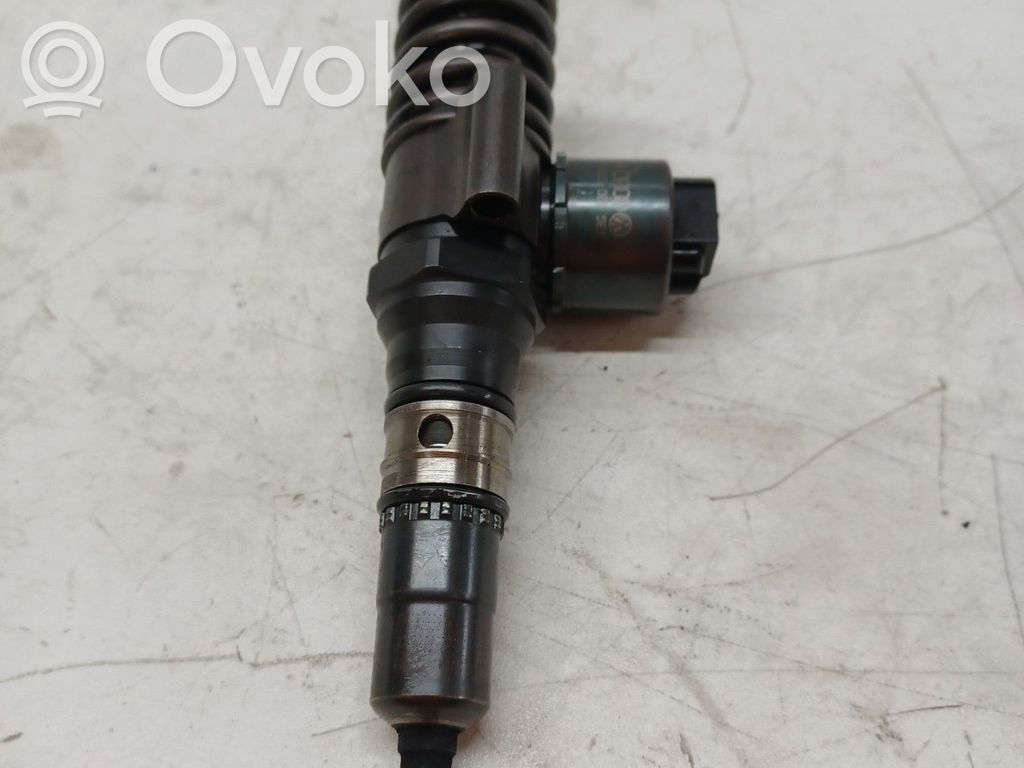 Audi A4 S4 B7 8E 8H Polttoainesuutin 