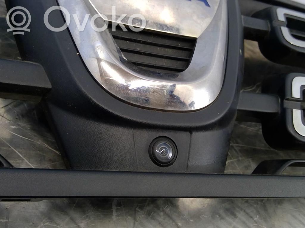 Dacia Duster II Rejilla delantera 
