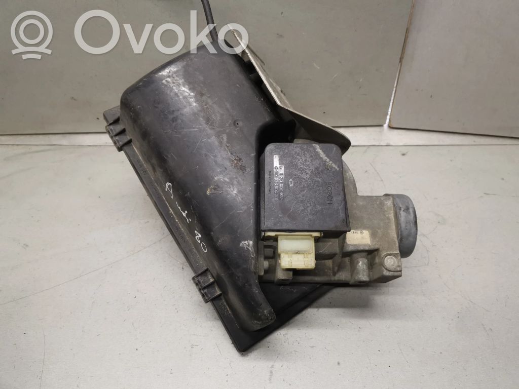 Audi 80 90 S2 B4 Mass air flow meter 