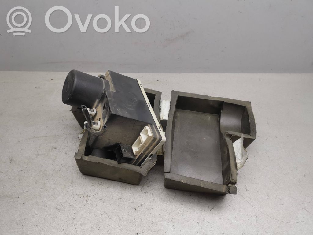 Audi A4 S4 B5 8D Central locking vacuum pump 
