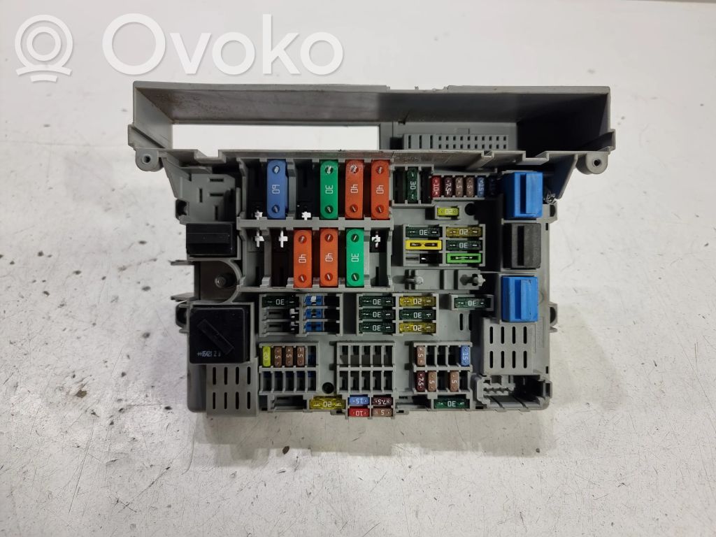 BMW 1 E81 E87 Module de fusibles 