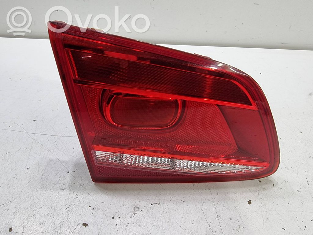 Volkswagen PASSAT B7 Lampy tylnej klapy bagażnika 