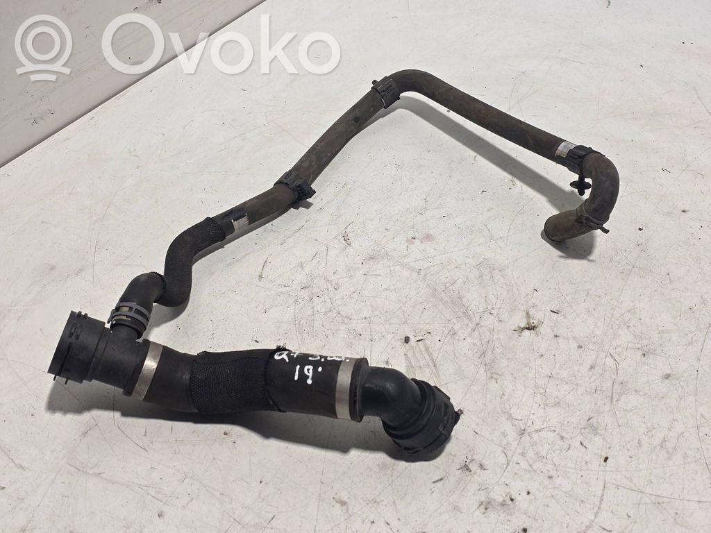 Audi Q7 4M Tubo flessibile del liquido di raffreddamento del motore 