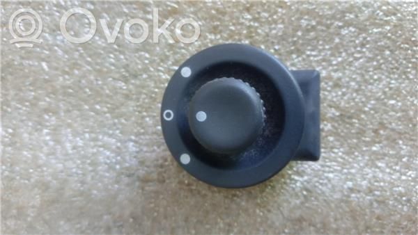 Wing mirror switch