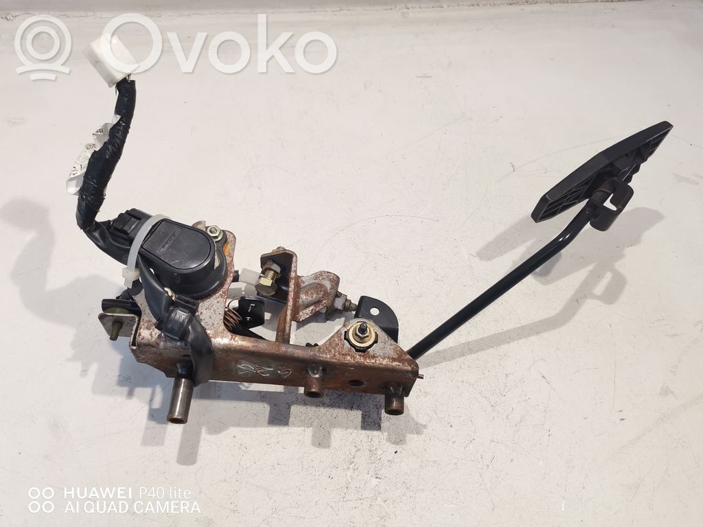 Akceleratoriaus pedalas   1983007100