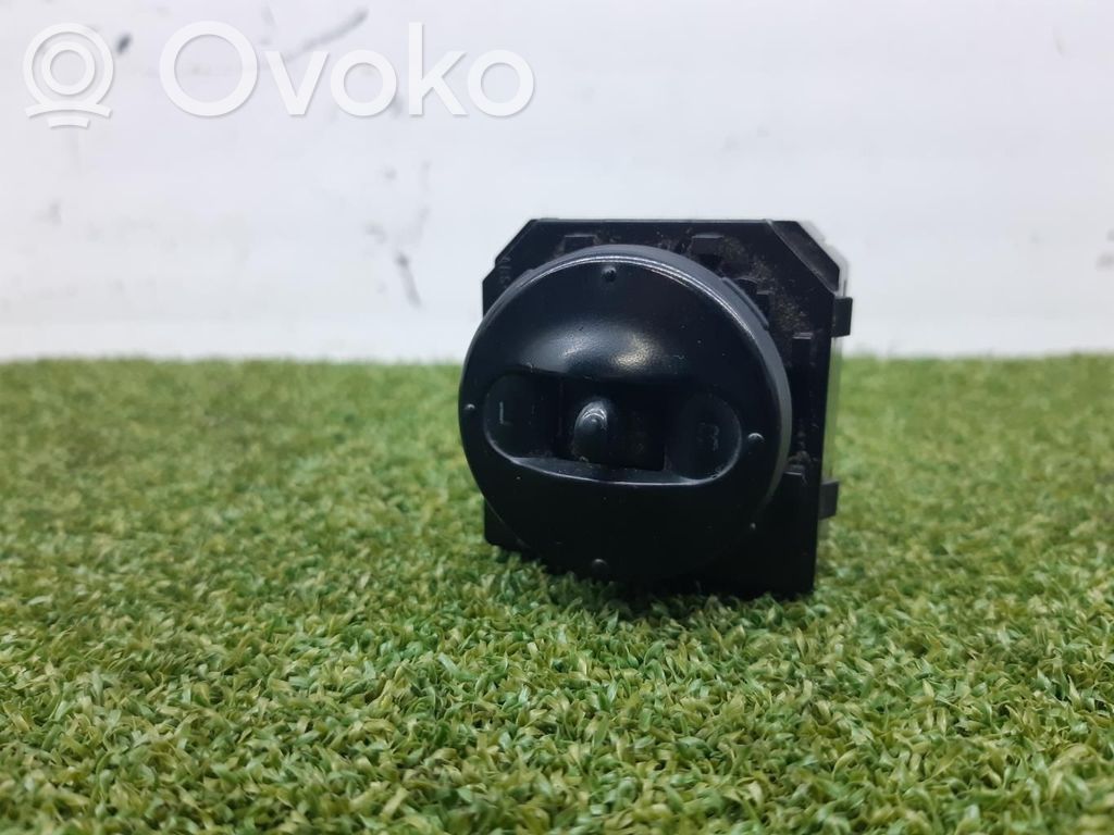 Wing mirror switch   021120
