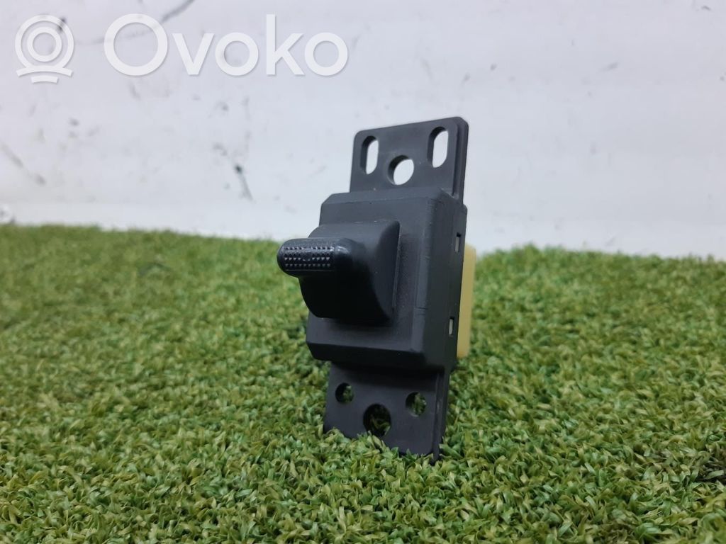 Electric window control switch   04685753AB