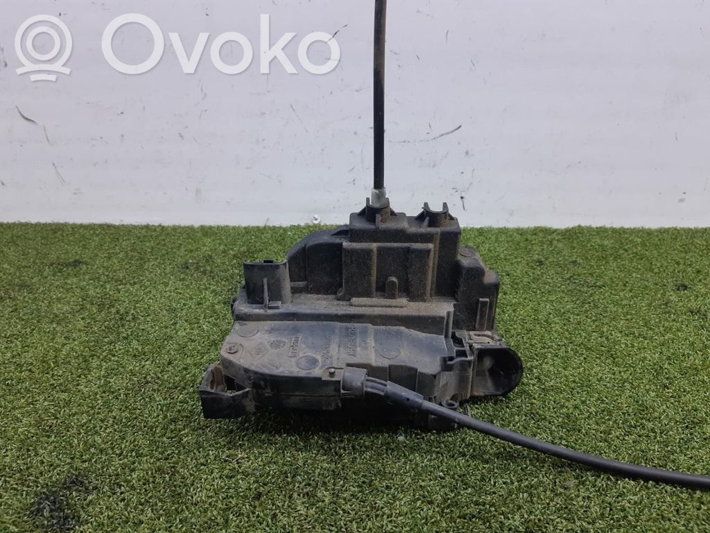 Renault Clio III Priekšpusē slēdzene 