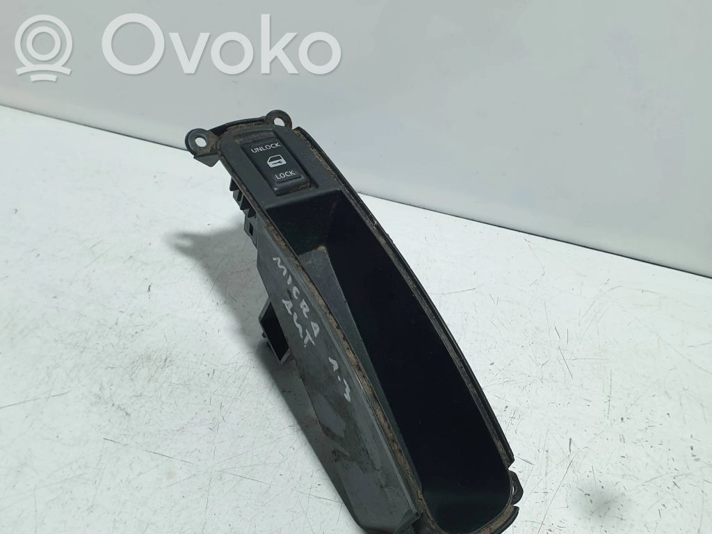 Nissan Micra Kita salono detalė 