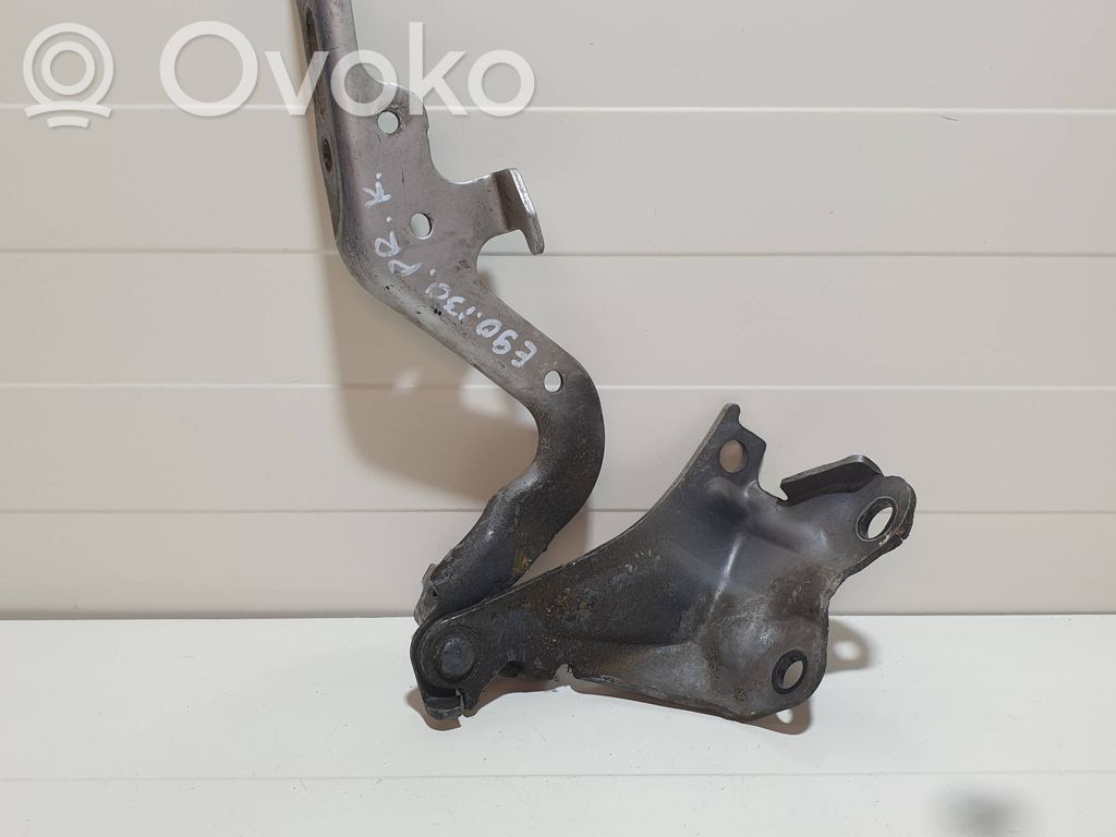 Engine bonnet/hood hinges   030B