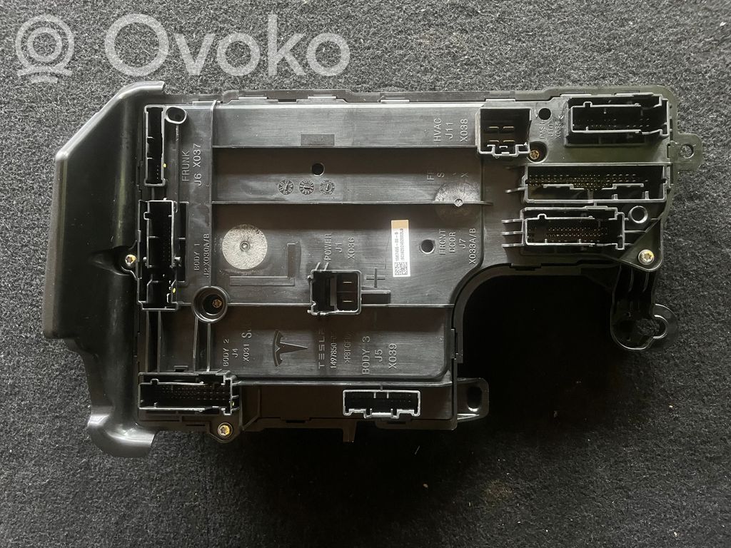 Tesla Model 3 Comfort/convenience module 