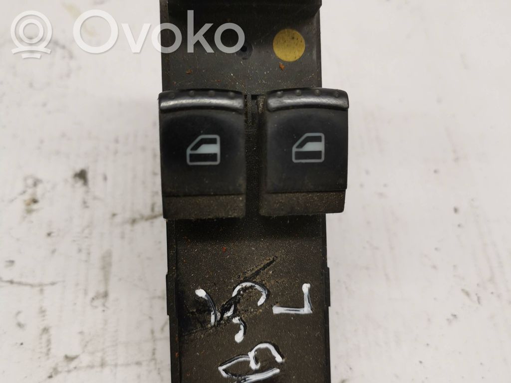 Volkswagen PASSAT B5.5 Electric window control switch 