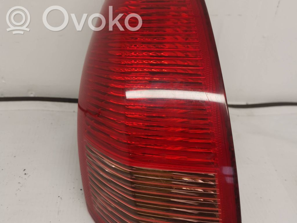 Alfa Romeo 147 Aizmugurējais lukturis virsbūvē 