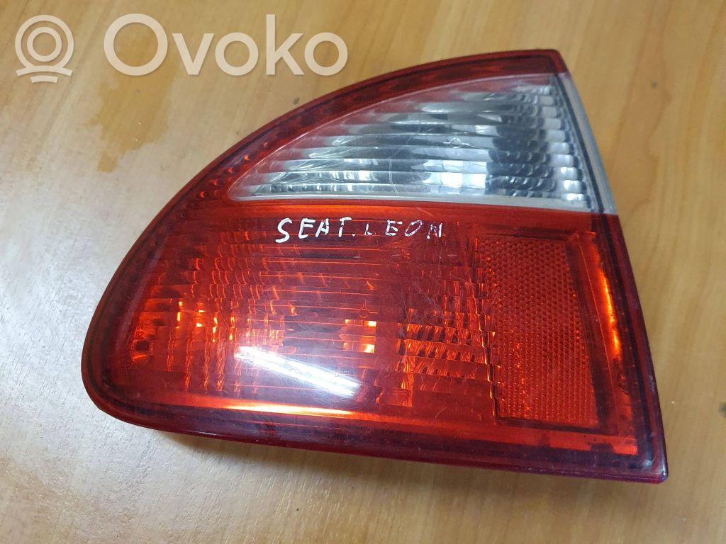 Seat Leon (1M) Galinis žibintas dangtyje 