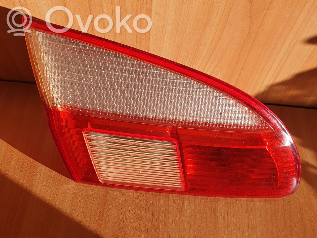 Toyota Avensis T220 Tailgate rear/tail lights 