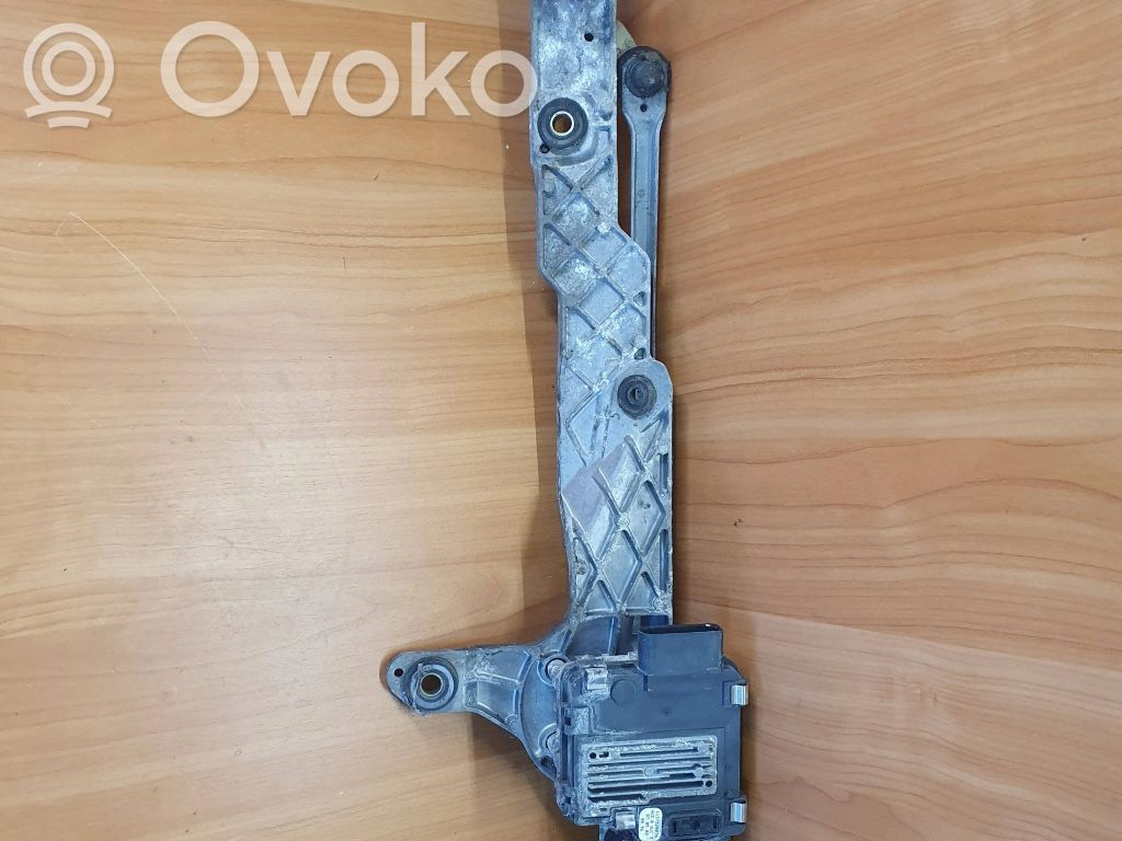 Volkswagen Phaeton Silniczek wycieraczek szyby przedniej / czołowej 