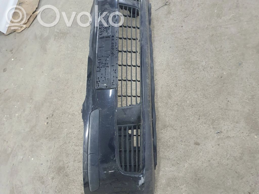 Volkswagen Golf V Parachoques delantero 