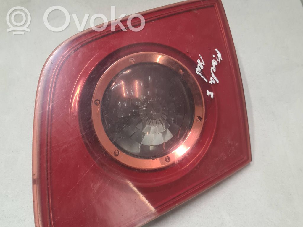 Mazda 3 I Takaluukun takavalot 