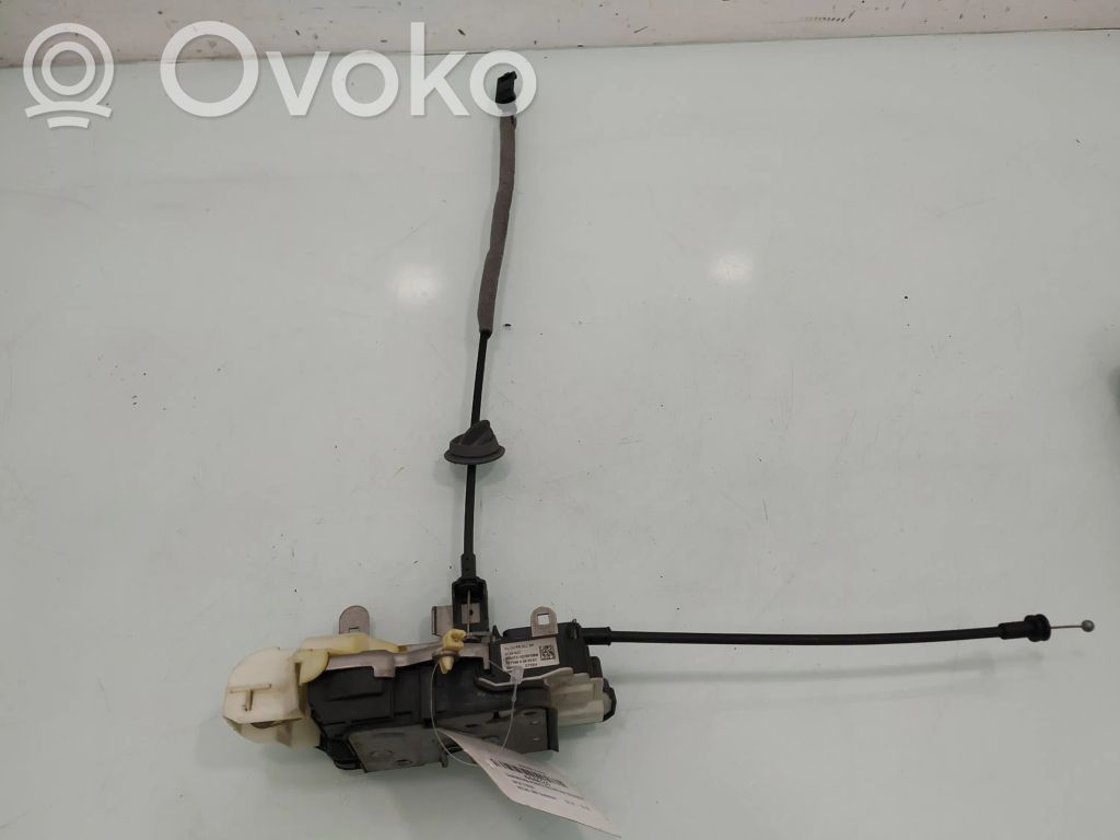Volvo V40 Priekšpusē slēdzene 