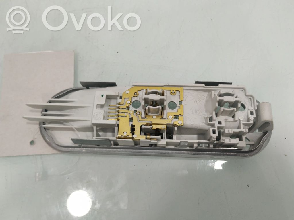 Nissan Juke I F15 Priekinių vietų apšvietimo žibintas 