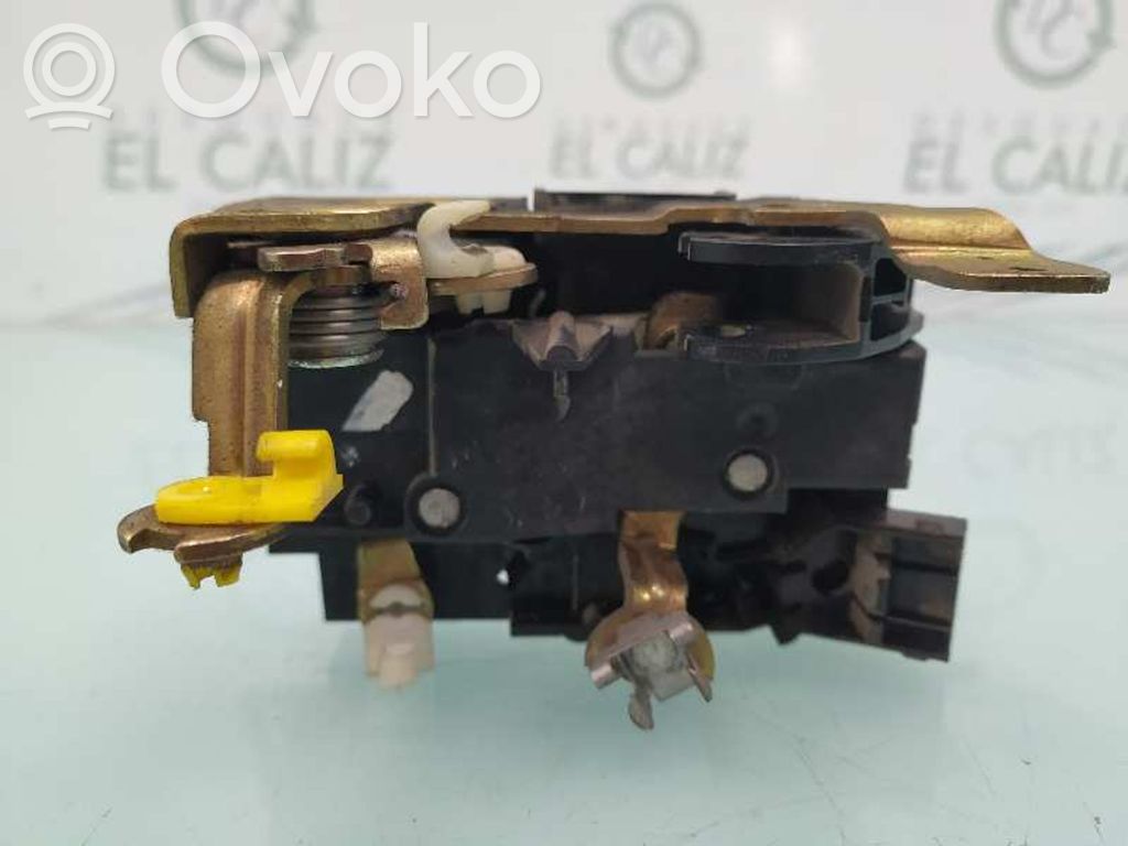 Renault Kangoo I Priekšpusē slēdzene 