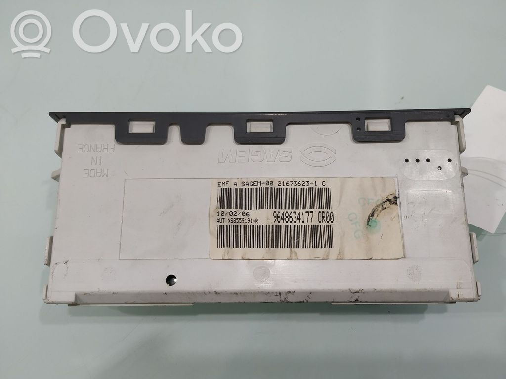 Peugeot 1007 Monitori/näyttö/pieni näyttö 