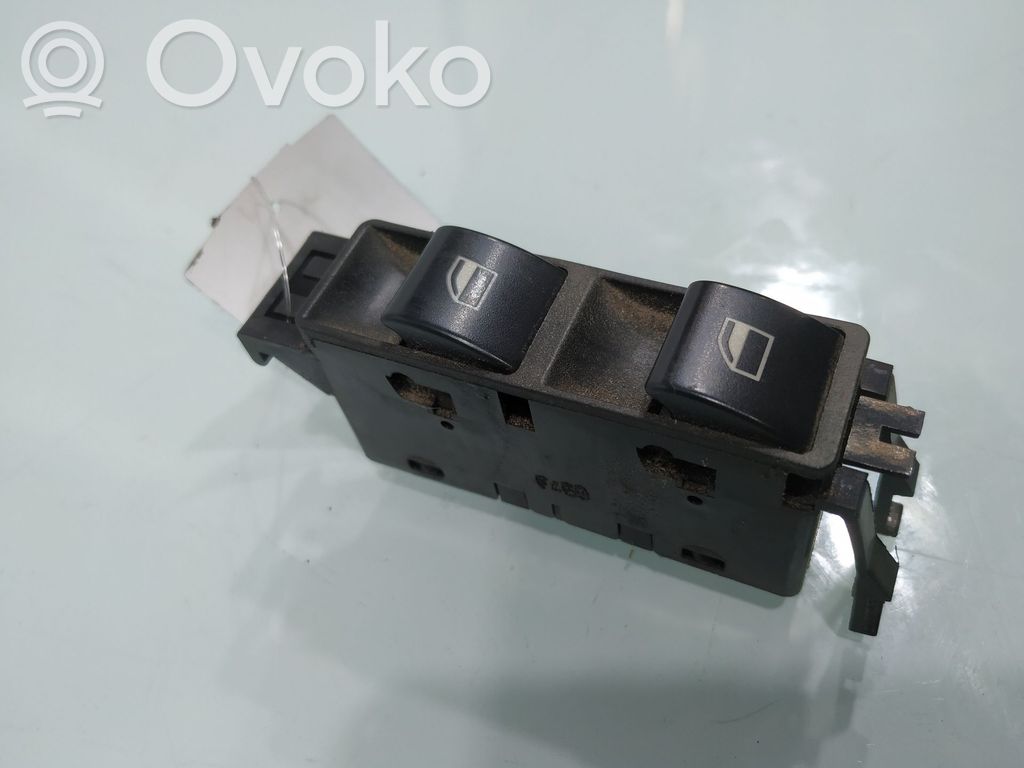 Interruptor del elevalunas eléctrico   61318381514