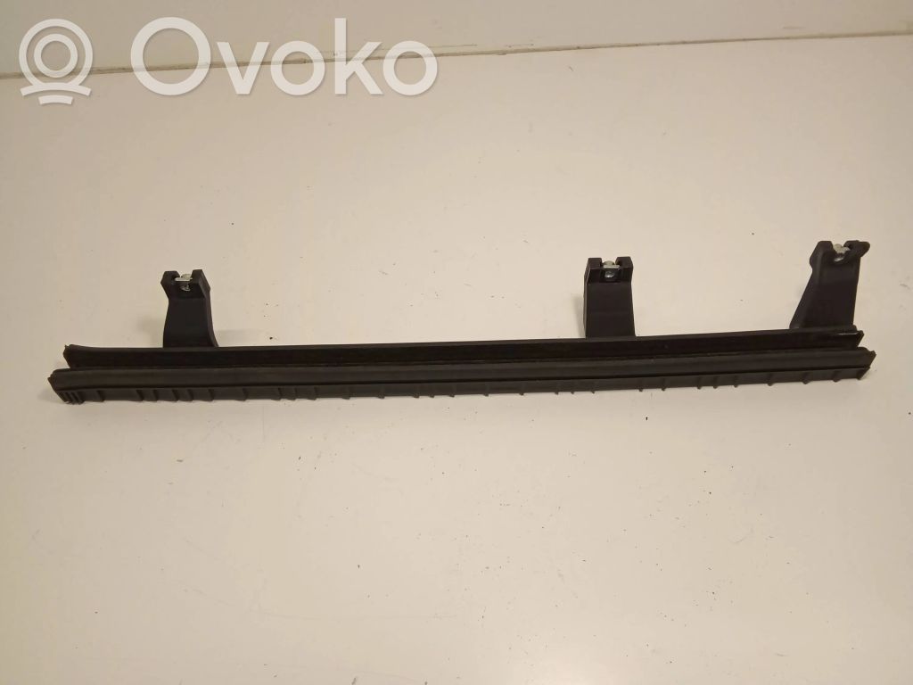 Iveco Daily 6th gen Listwa szyby drzwi 