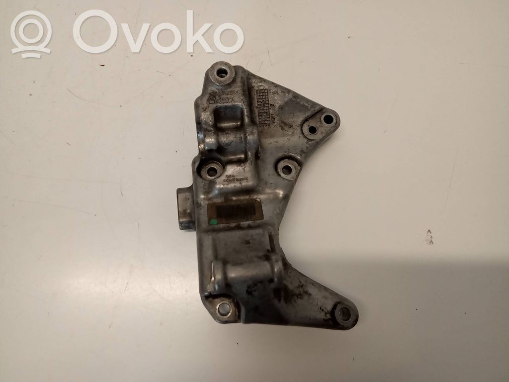Volvo XC60 Generator/alternator bracket 