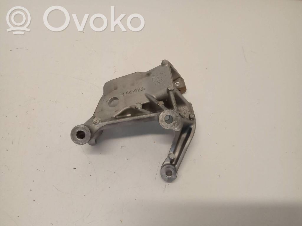Volvo XC60 Engine mounting bracket 