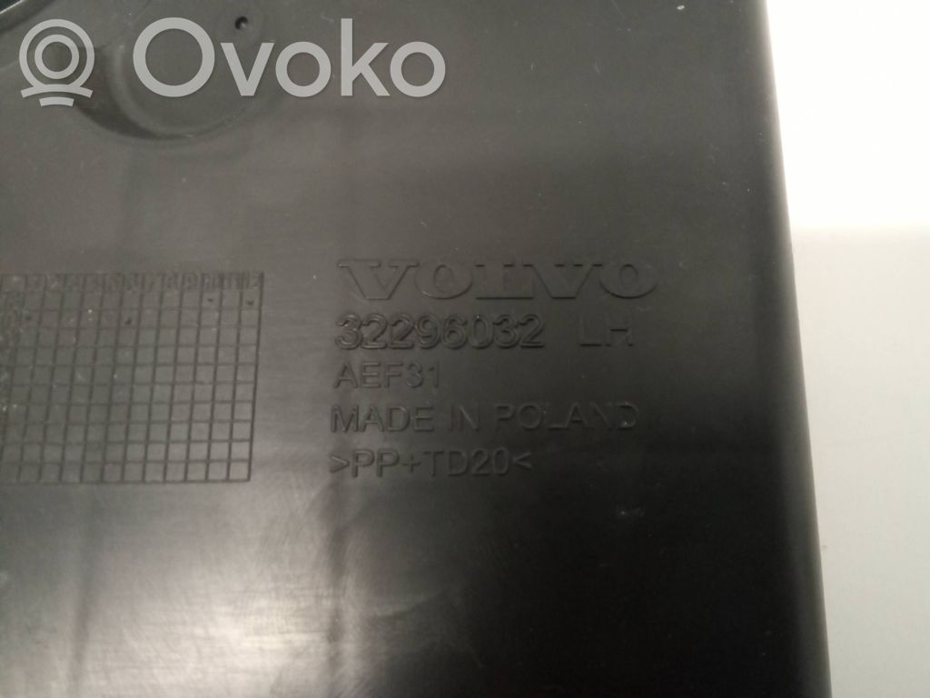 Volvo XC60 Uchwyt / Mocowanie zderzaka tylnego 
