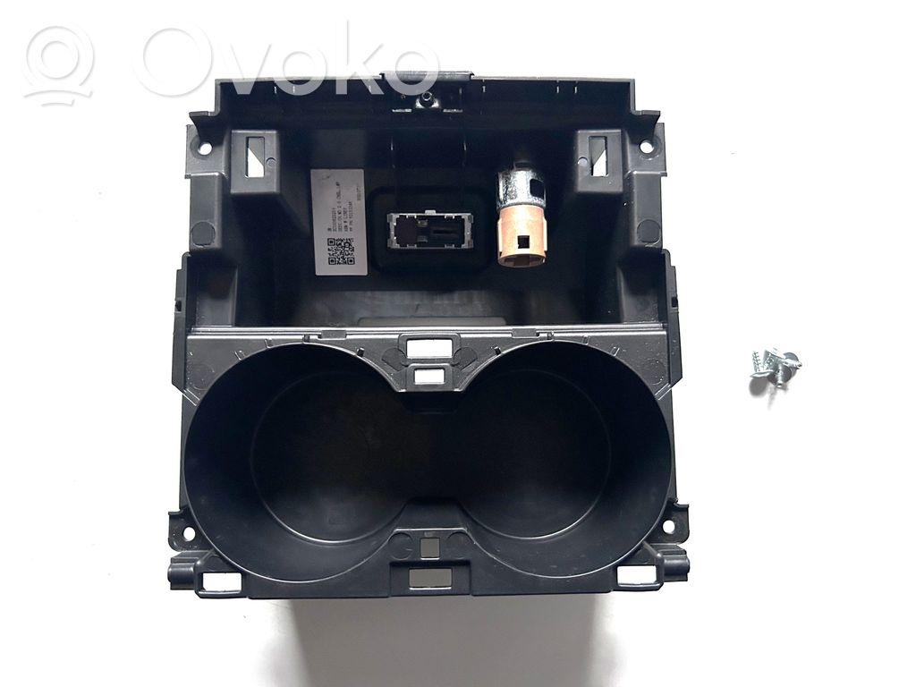 Tesla Model Y Mukiteline edessä 