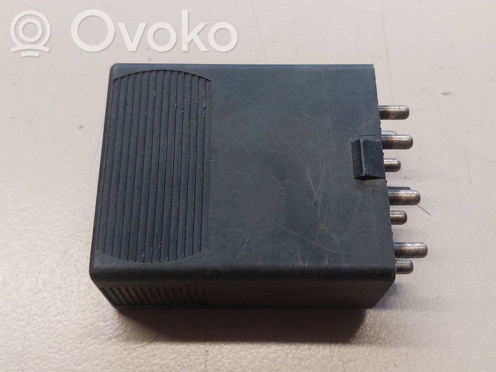 Mercedes-Benz E W124 Fuel pump relay 