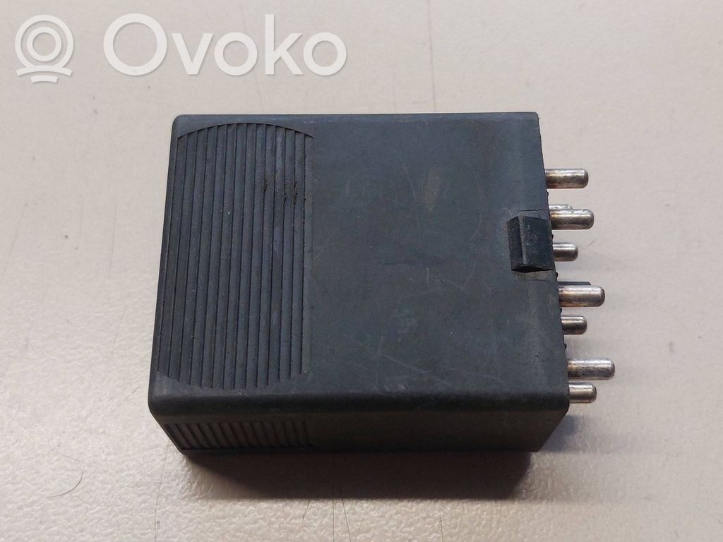 Mercedes-Benz 190 W201 Fuel pump relay 