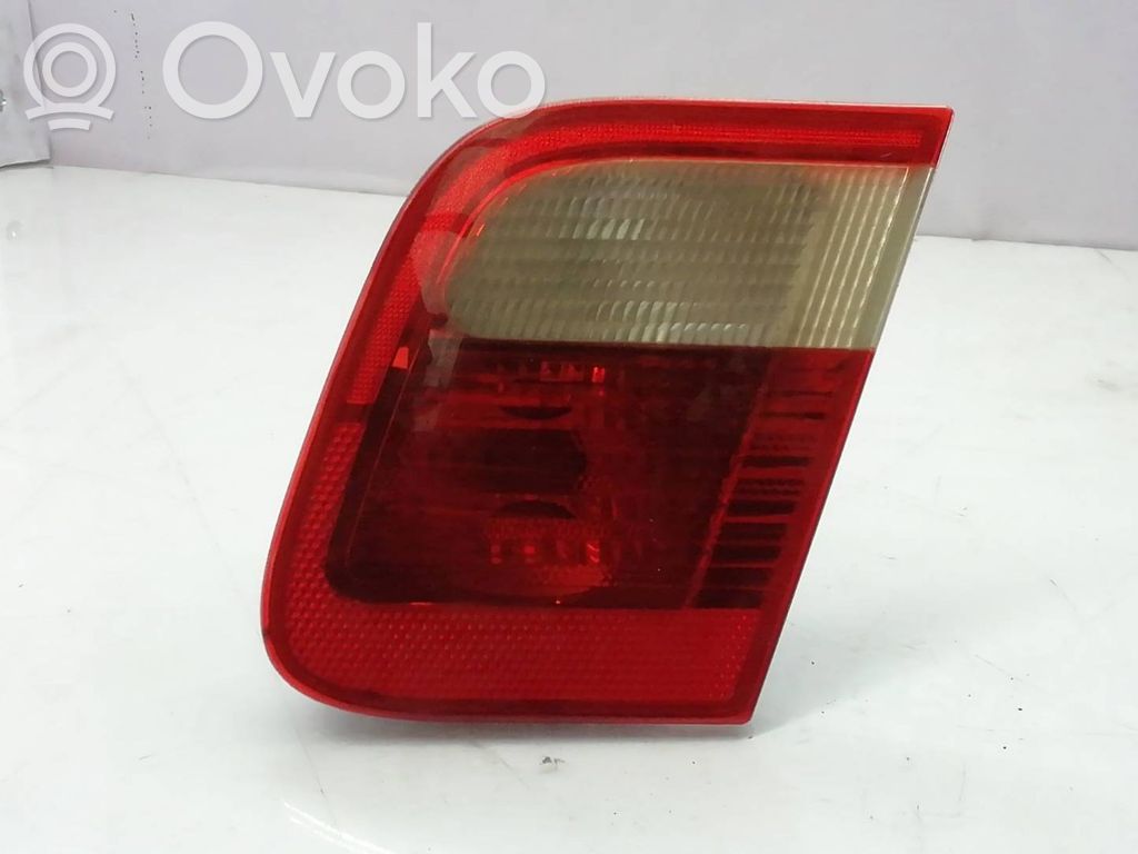 Tailgate rear/tail lights