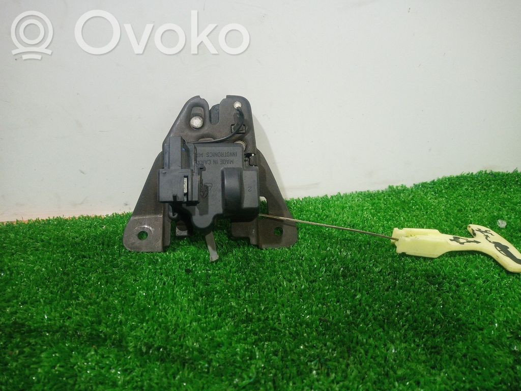 Tailgate lock latch