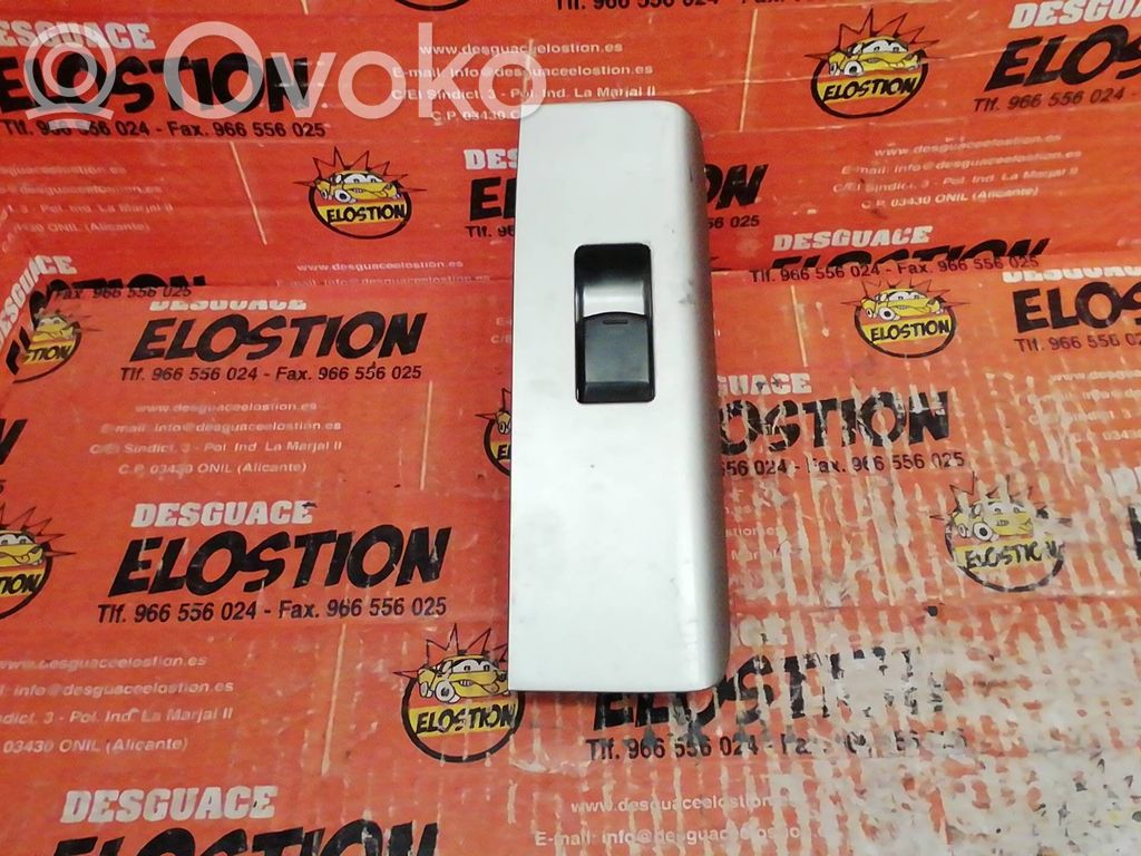 Electric window control switch   25411EA00A,2896
